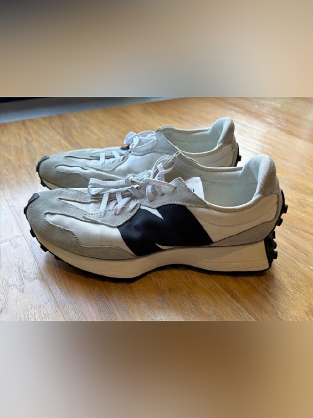 New Balance 327 Men’s 9.5/Women’s 11 Sea Salt black